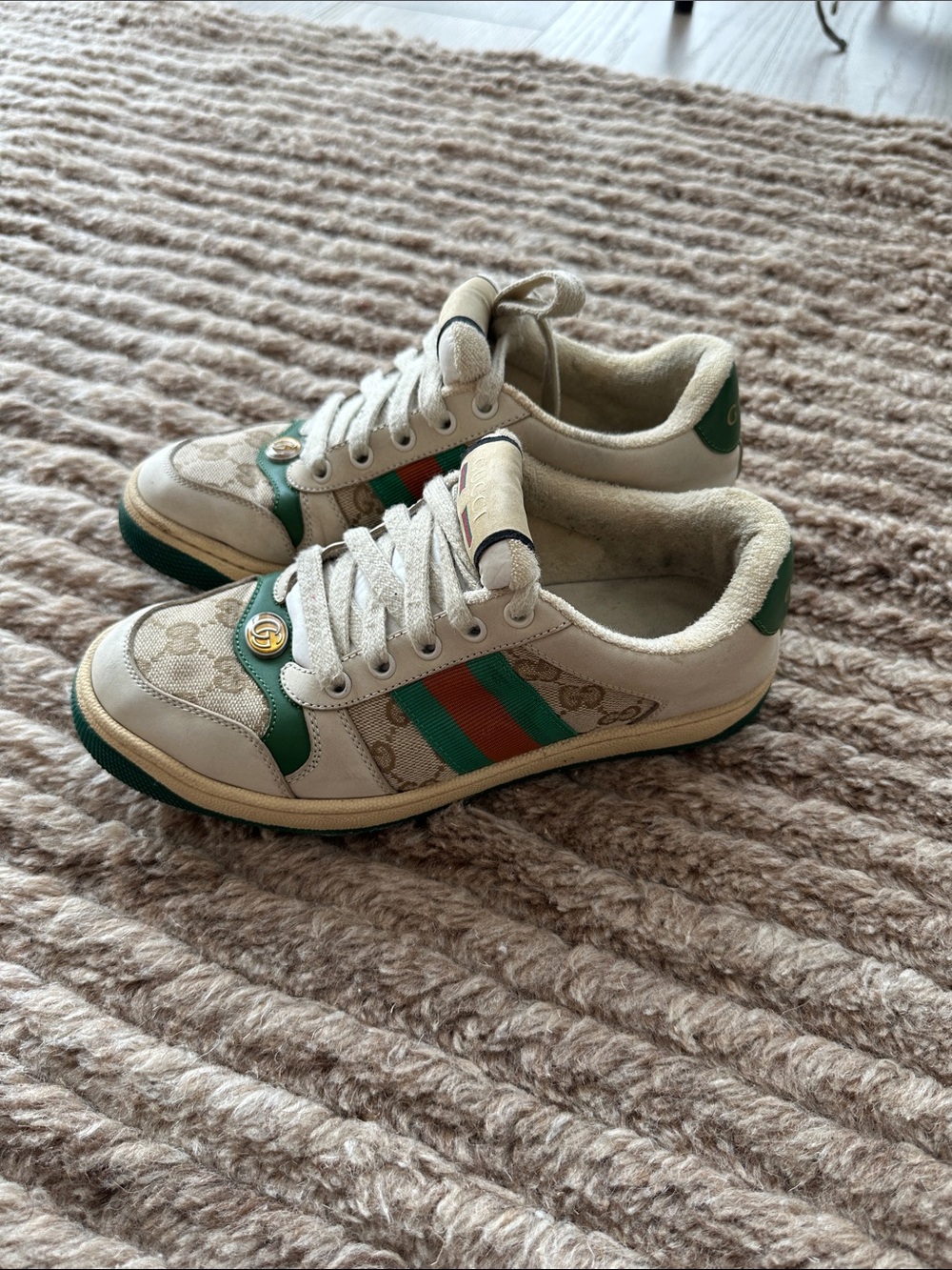 Gucci White Beige Sneakers with Green and Red Web Stripe